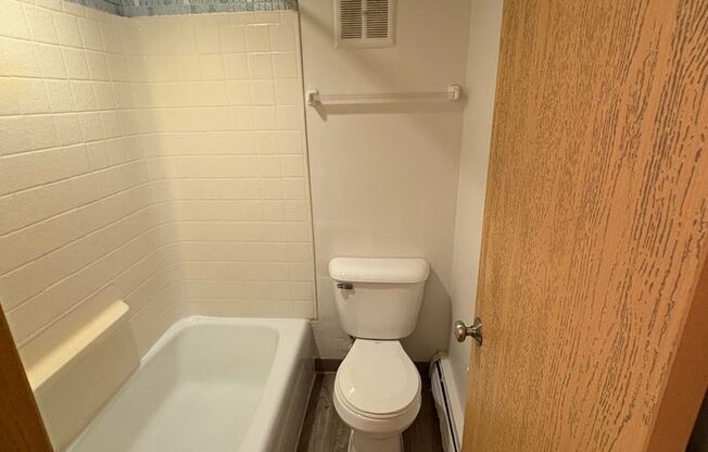 1 bed, 1 bath, 651 sqft, $1,099, Unit 7638 - 1