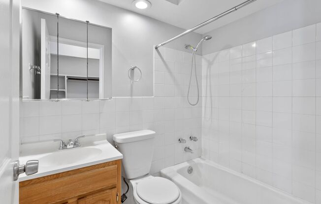 Studio, 1 bath, 275 sqft, $1,325, Unit 438