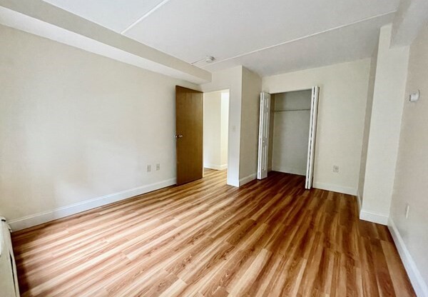 3 beds, 1 bath, 1,000 sqft, $4,500, Unit 1
