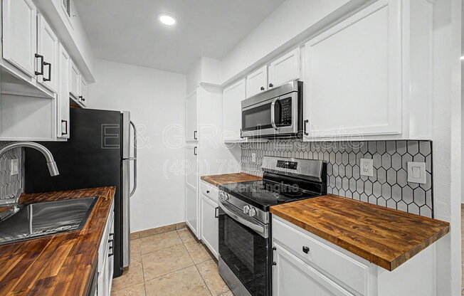 2 beds, 2 baths, 874 sqft, $1,695, Unit Unit 141