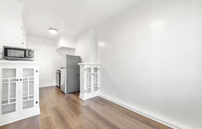 1 bed, 1 bath, 1,065 sqft, $2,300, Unit 305