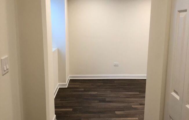 1220 N WASHTENAW