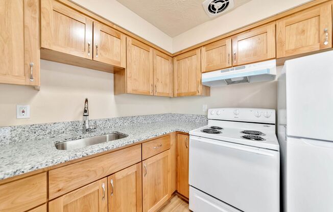 Cozy 2 Bedroom, 1.5 Bathroom Apartment off State St - all remodeled!