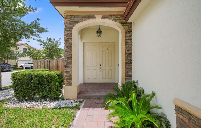 Luxury Furnished Rental in Doral – 12 or 7-Month Lease Option