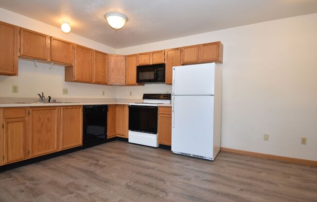 Beautiful 2 bedroom apartment with attached garage!