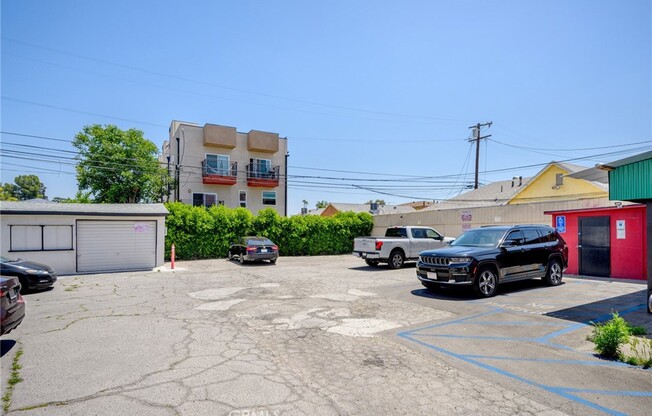 6634 LANKERSHIM BLVD