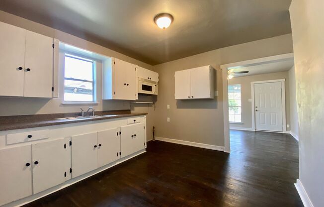 Adorable 3 Bedroom in Loma Vista!