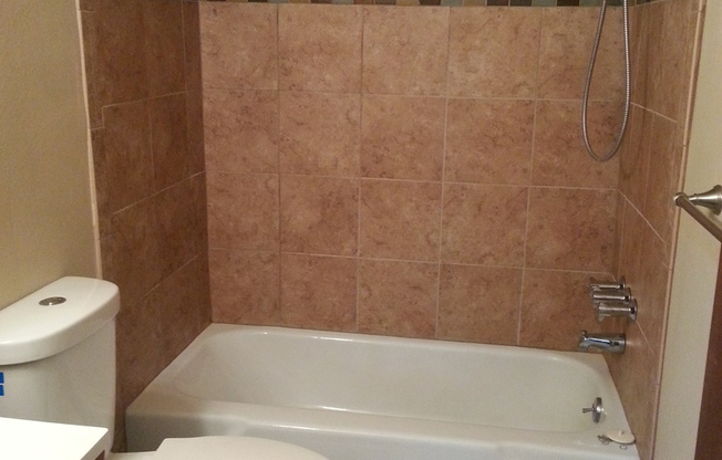 2 beds, 1 bath, $1,100, Unit Unit C1