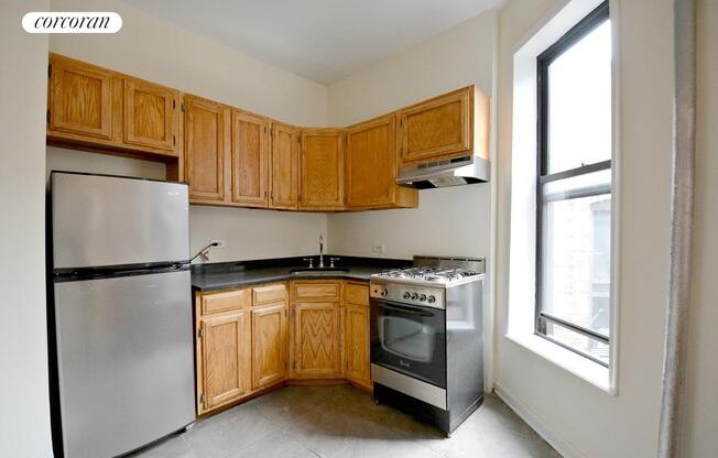 526 W 123 ST
