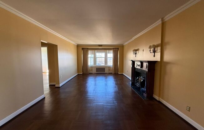 3 beds, 2 baths, 1,952 sqft, $3,200, Unit Royal York 916