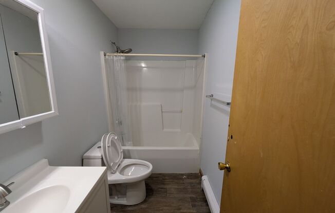 2 beds, 1.5 baths, 1,500 sqft, $2,000, Unit Townhouse - 998-16