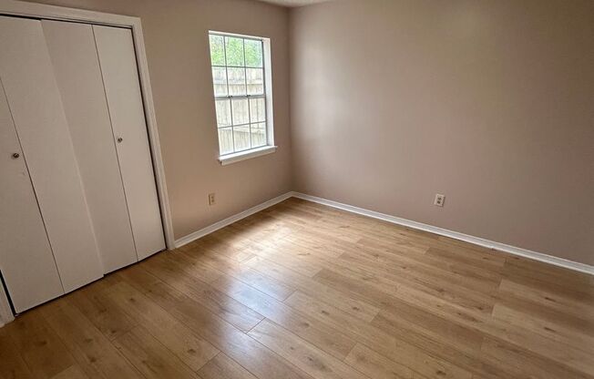 Carrollton City Apartment Available Now!