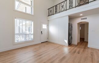 Bright & Airy 2bed 2bath Condo