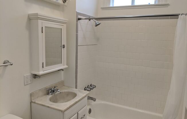 2 beds, 1 bath, $3,495, Unit 1574 Hayes