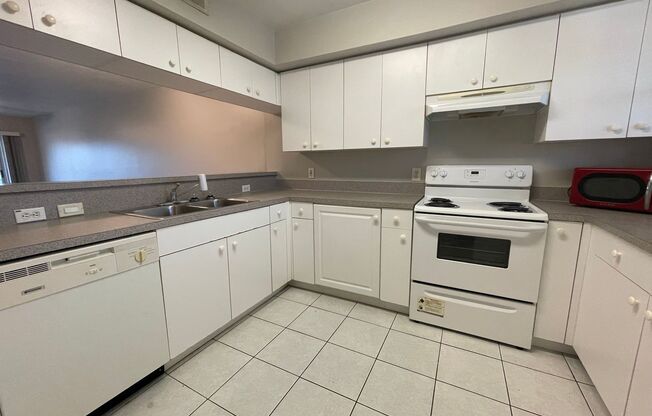 2 beds, 2 baths, $1,495, Unit 621 SW 47th Ter Unit 103