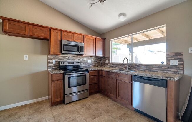 North Phoenix 2 Bed/2 Bath Home - Cross streets: E Greenway Pkwy and Cave Creek Rd