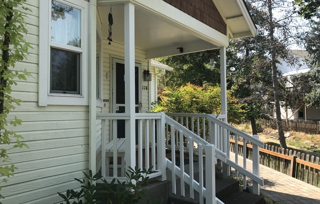 3 beds, 2 baths, $2,300