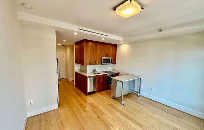 Studio, 1 bath, $2,275, Unit 324