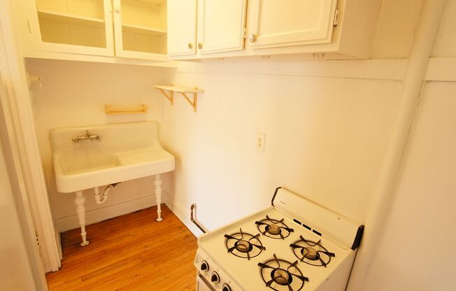 1 bed, 1 bath, 908 sqft, $2,195, Unit 2426-1W