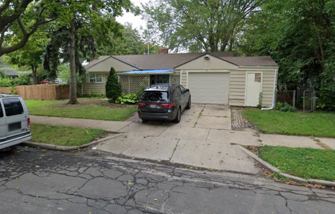 3 Bdr Large Single Family House in a Nice Neighborhood - Available NOW