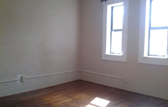 Cute 2 BR 1 BA Home in Midtown!