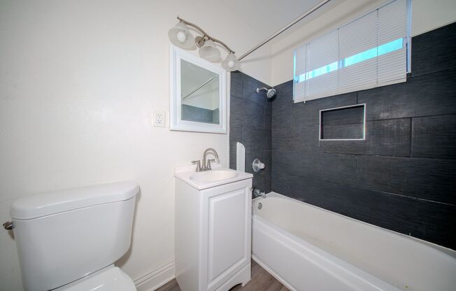 1131-1135 E. 4th St.