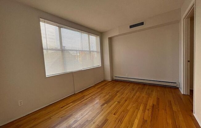 2 beds, 1 bath, $1,395