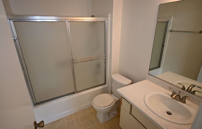 2 beds, 2 baths, $2,400, Unit 10