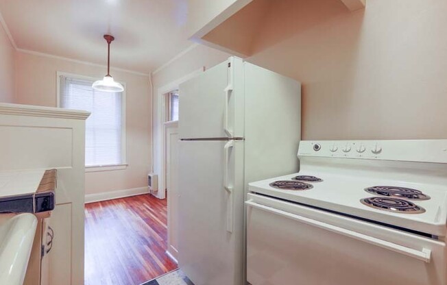 Studio, 1 bath, 440 sqft, $1,125, Unit 201