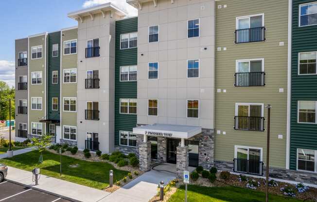 an exterior view of the apartments at Edgebrook Residences, Merrimack, NH