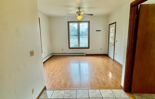 2 beds, 1 bath, 800 sqft, $1,195, Unit 1