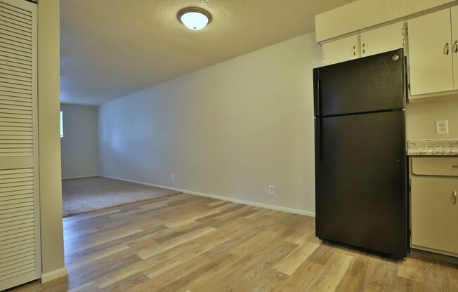 2 beds, 1.5 baths, 920 sqft, $925, Unit 1420 West Glen Avenue Apt 305