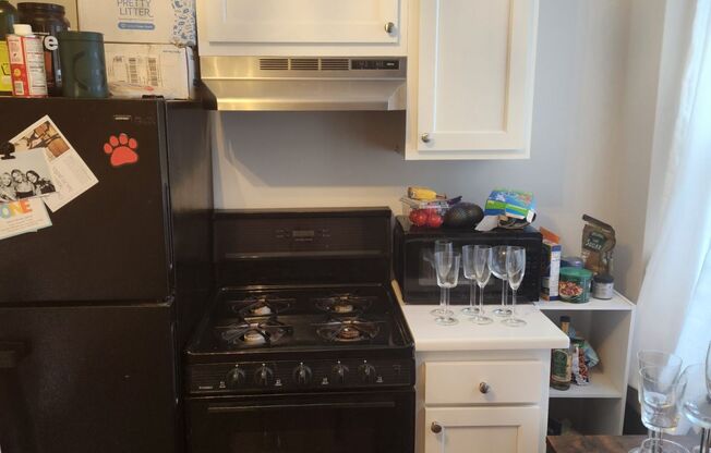 3 beds, 1 bath, $4,995, Unit 7