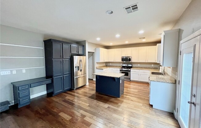 10120 LEXINGTON PNES AVE