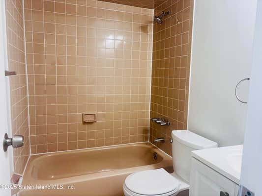 145 SANDALWOOD DR