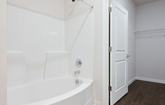 2 beds, 2 baths, 920 sqft, $2,395, Unit 25-205