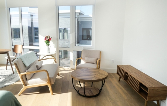 Studio, 1 bath, 450 sqft, $3,000, Unit 301