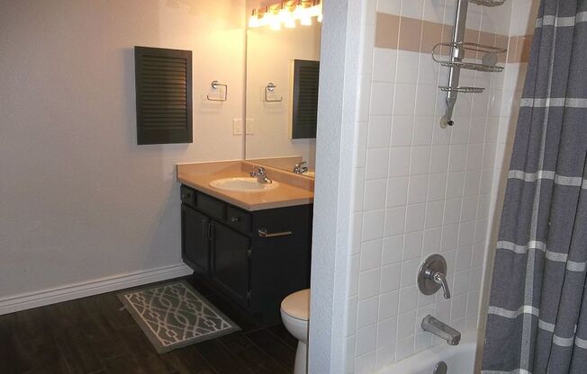 2 beds, 2 baths, $1,695, Unit # Q 26