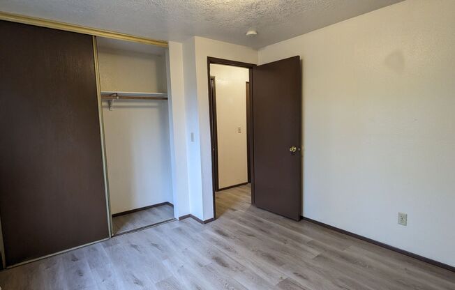 2 beds, 1 bath, 717 sqft, $1,275, Unit 6