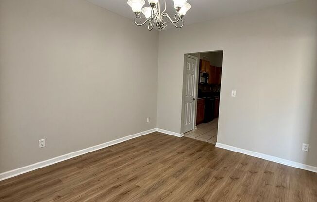 Great Oakwood Location- 3 bedroom, 2.5 bath townhome