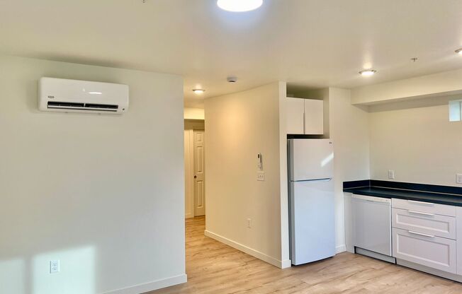 1 bed, 1 bath, 651 sqft, $1,450, Unit 201