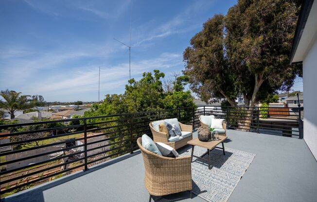 Luxury 3bd/2.5ba Home with Hills and Ocean Views!