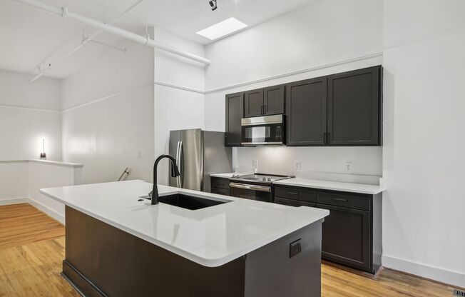 1 bed, 2 baths, 1,200 sqft, $1,495, Unit 13