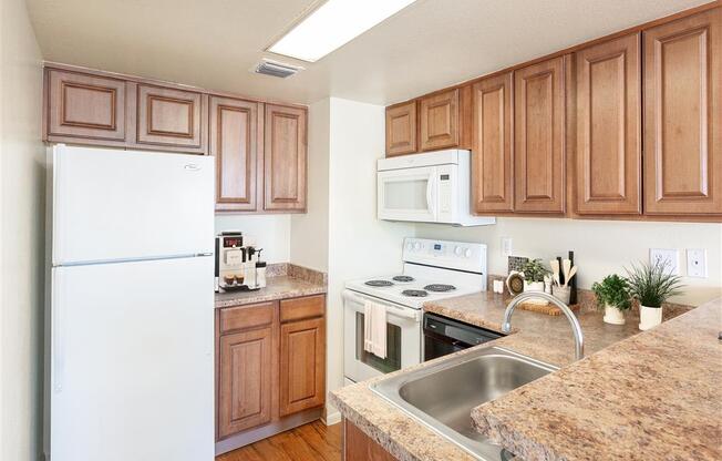 Modern Kitchen at Rio Seco Apartments, Arizona, 85746