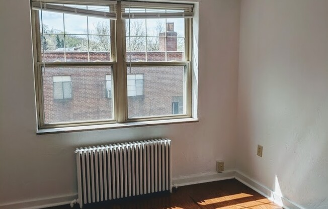 2 beds, 1 bath, $1,795, Unit 411C