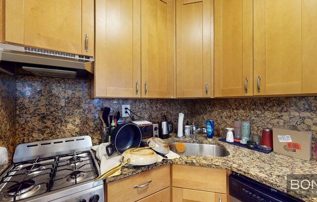 163 W 17th St #2B