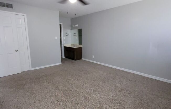 2 beds, 2 baths, 925 sqft, $1,200, Unit 222