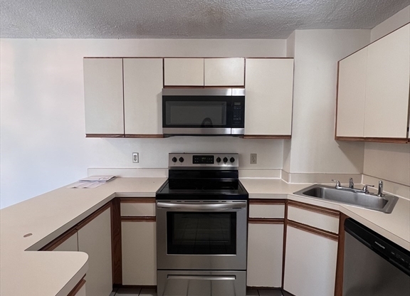 2 beds, 2 baths, 1,121 sqft, $3,400, Unit 301