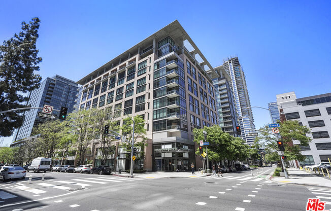 1 bed, 1 bath, 930 sqft, $3,000, Unit 813