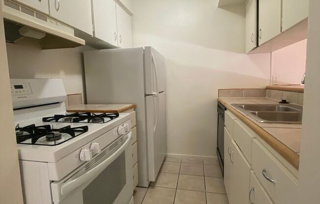 1 bed, 1 bath, 700 sqft, $1,175, Unit ELP2202-258